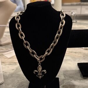 Elegant Silver Chain Necklace with Fleur-de-Lis Charm